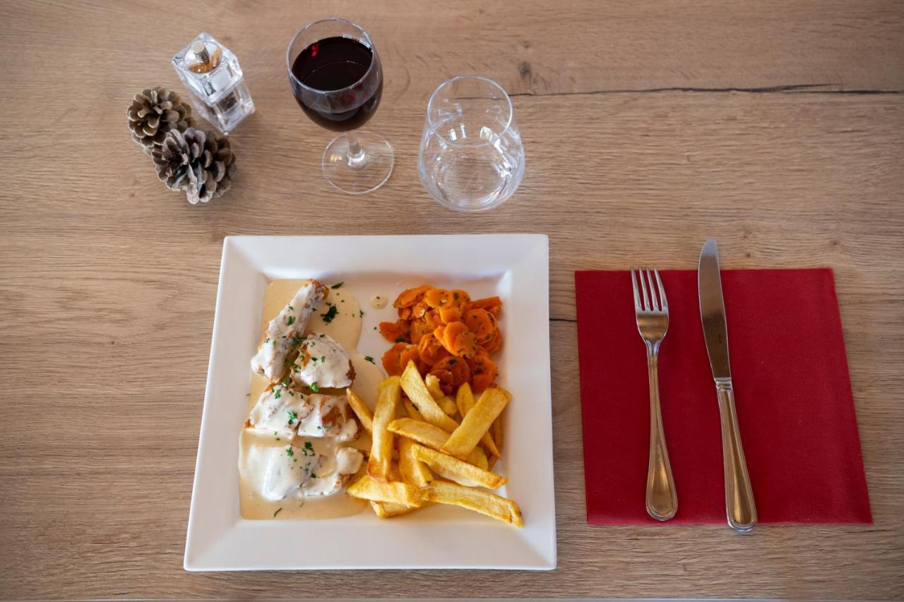Hotel Restaurant Le Centre Lélex エクステリア 写真