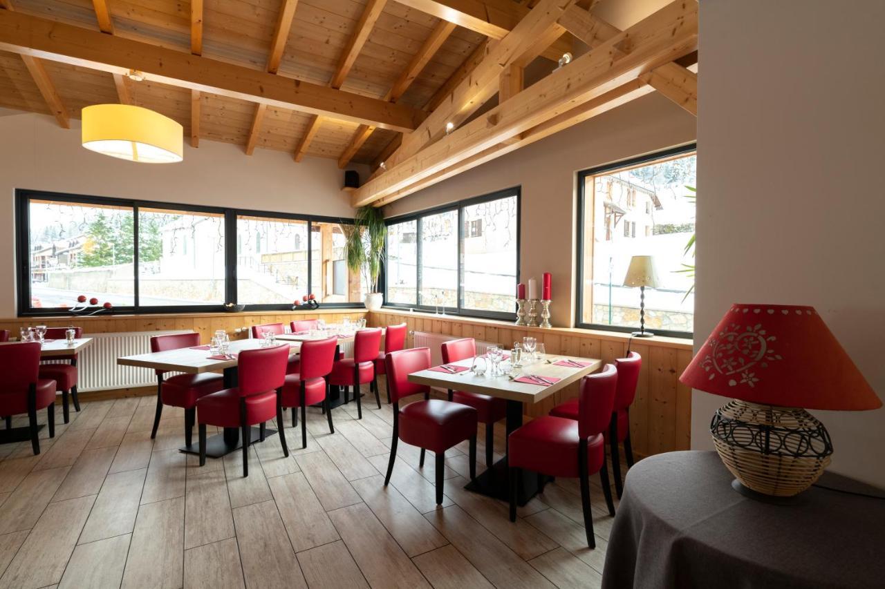 Hotel Restaurant Le Centre Lélex エクステリア 写真